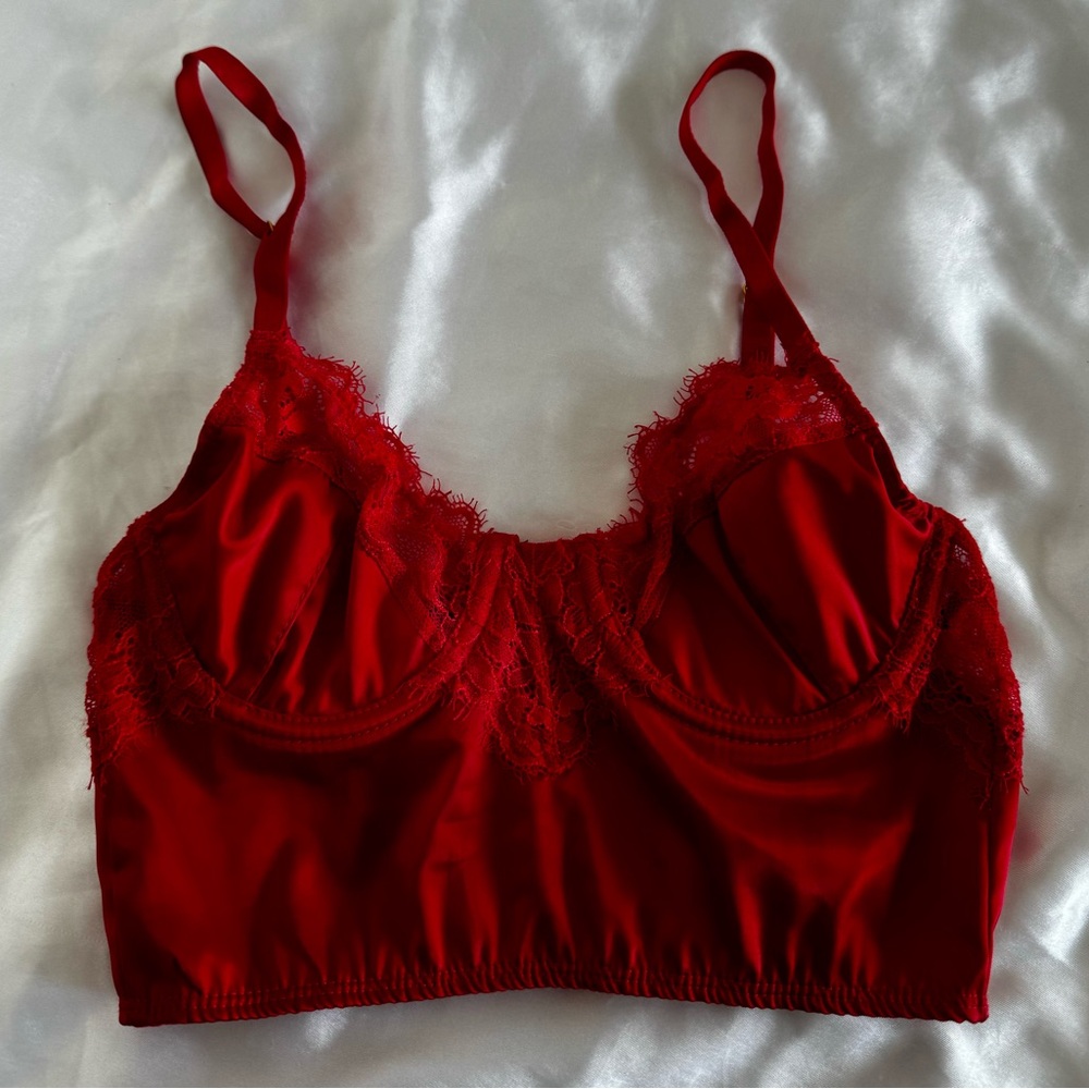 Fashion nova lace satin like bralette crop top